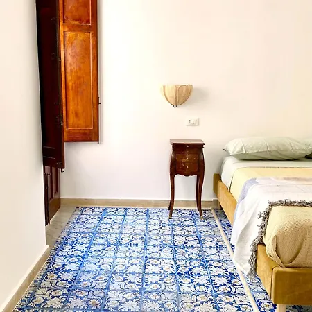 Palazzo 700 * Castellammare del Golfo